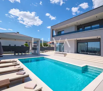 Kaštel Stari, vila 324 m² s bazenom i pogledom na more na prodaju - Kaštel Stari, Kaštela