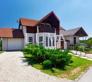 Kloštar Ivanić, kuća s bazenom 145m2 i vinograd na prodaju - Bešlinec, Kloštar Ivanić