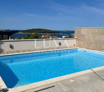 Rogoznica, moderna kuća s bazenom u blizini mora, 263m2