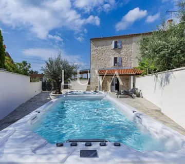 Istra, Poreč, obnovljena kamena kuća s jacuzzijem, 105 m² - Bonaci, Poreč