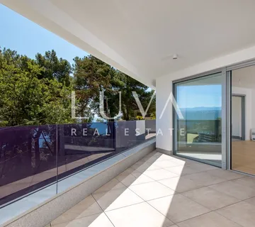 Opatija, luksuzna novogradnja s vrtom, stan NKP 125,81 m2