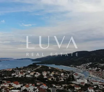 Marina, Trogir, prodaja dvojne kuće 247 m2 na 3 etaže + parking