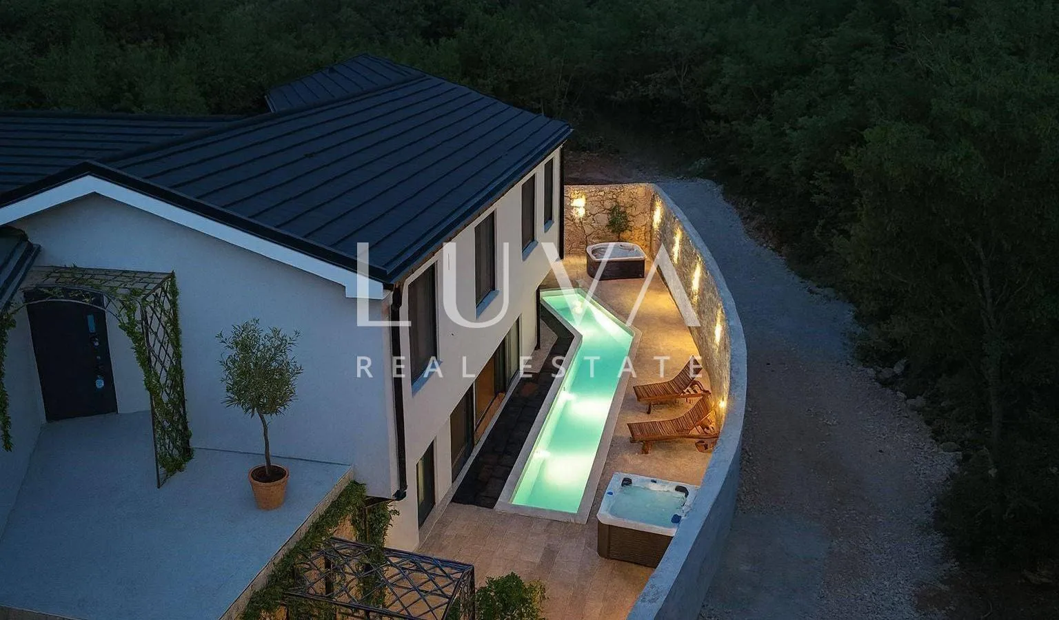 Krk, Vrbnik, luksuzna vila s bazenom na osami na prodaju - cover