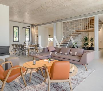 Primošten, luksuzna vila s predivnim panoramskim pogledom na more - cover