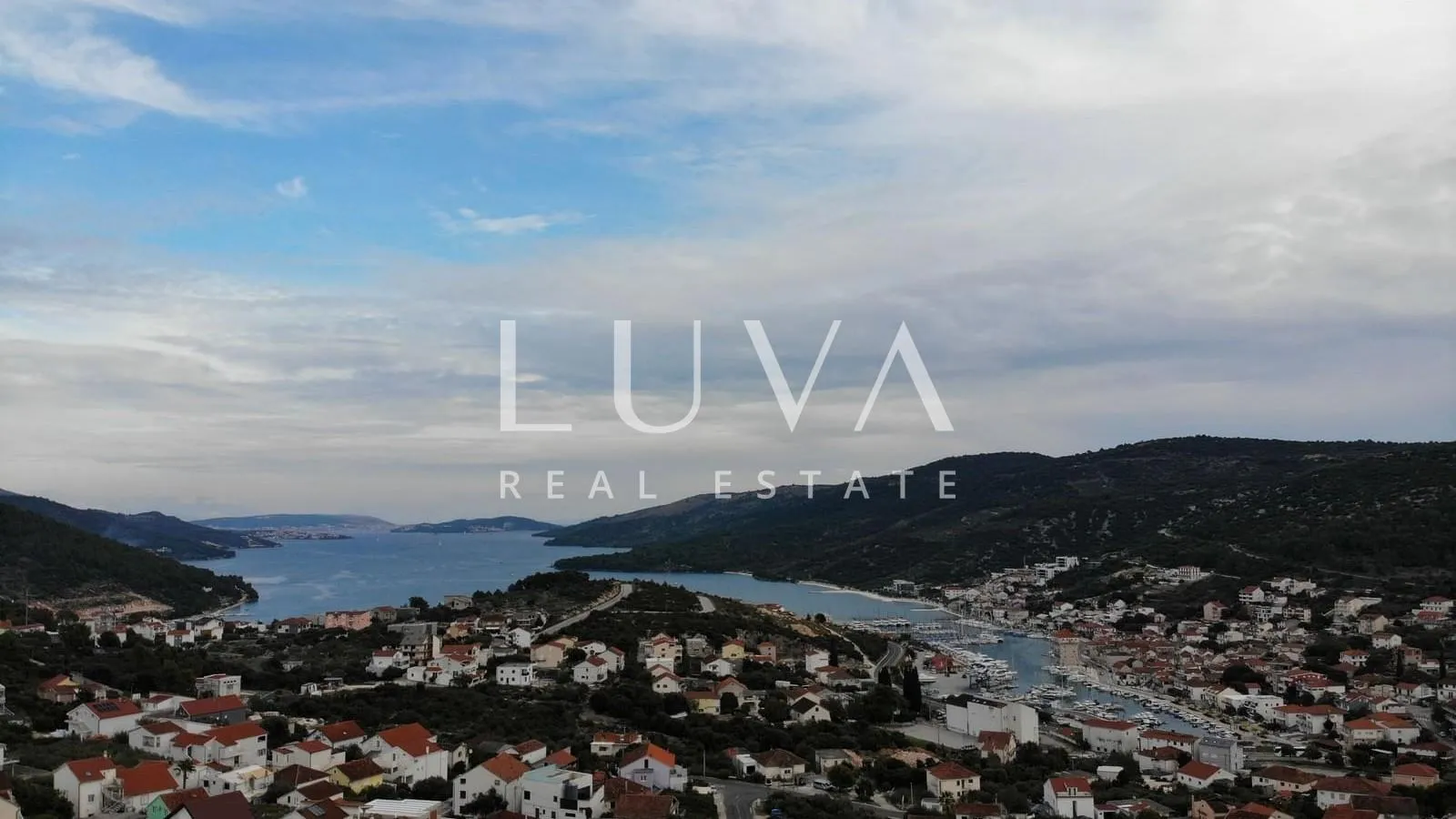 Marina, Trogir, prodaja dvojne kuće 247 m2 na 3 etaže + parking - cover