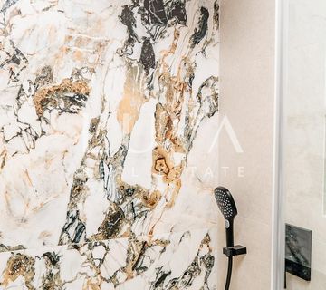 Trogir, luksuzna vila s bazenom i pogledom na more na prodaju - cover