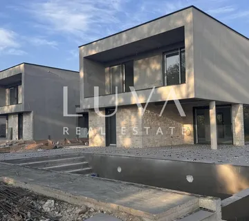Poreč, prekrasna moderna kuća s bazenom u izgradnji - cover