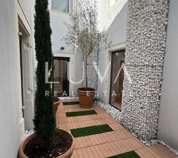 Šibenik, centar, luksuzan stan 150m2 s pogledom na more - cover