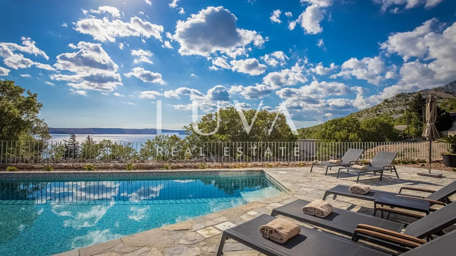 Karlobag, luksuzna i jedinstvena kuća s bazenom prvi red uz more - cover