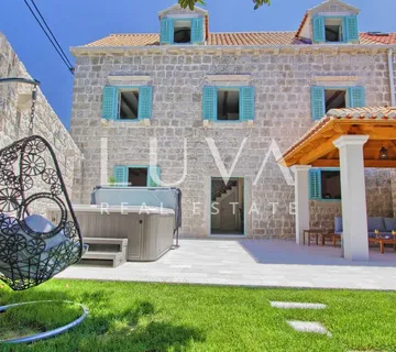 Luksuzna kuća blizu mora u Cavtatu na prodaju - cover