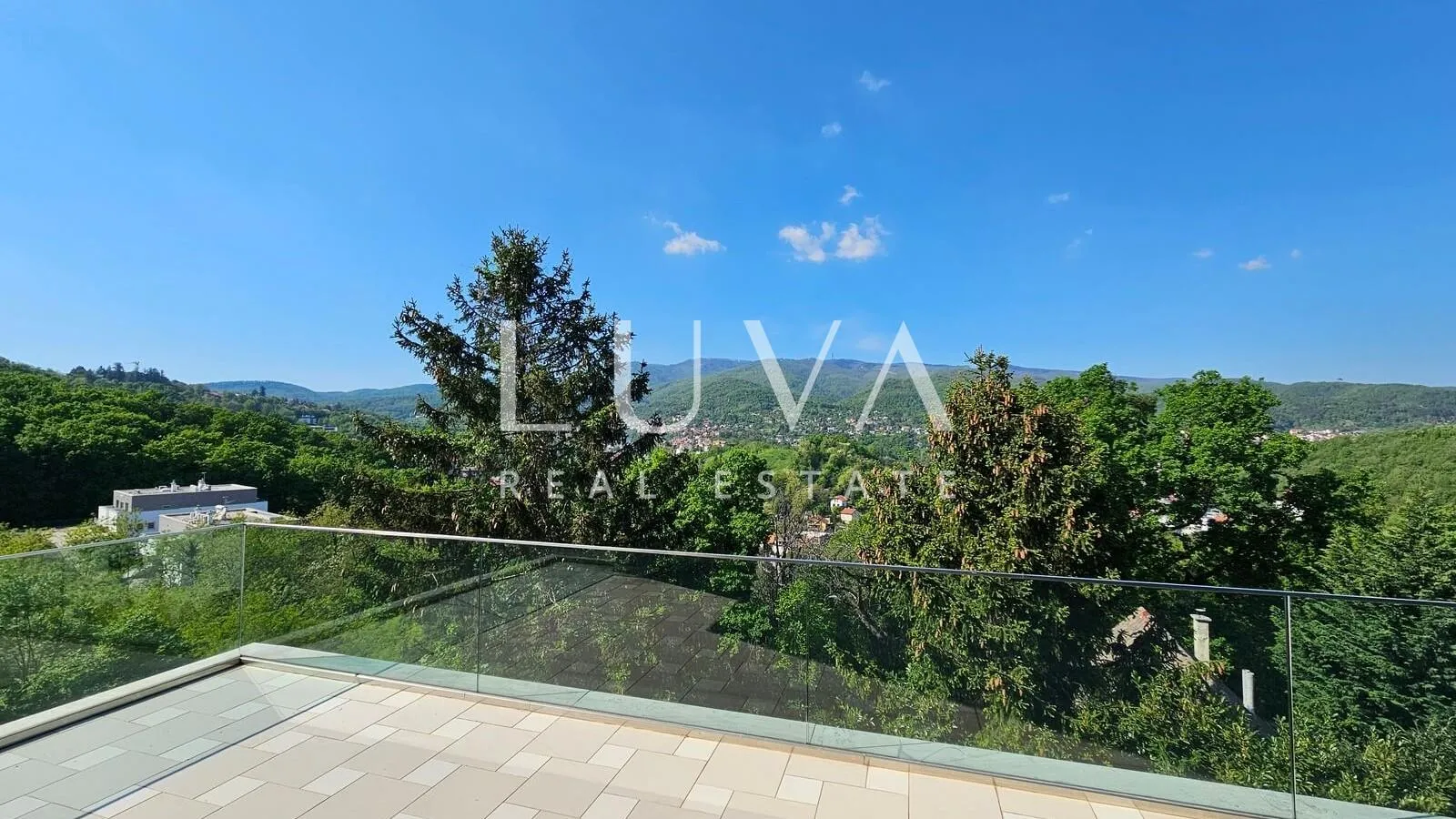 Gornje Prekrižje, luksuzna obiteljska vila s bazenom na prodaju - cover