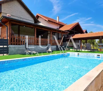 Kloštar Ivanić, kuća s bazenom 145m2 i vinograd na prodaju - cover