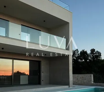 Drage, moderna kuća s bazenom blizu mora na prodaju - cover