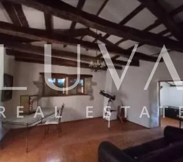 Hum, Istra, povijesna kamena kuća na prodaju, investicijska prilika - cover