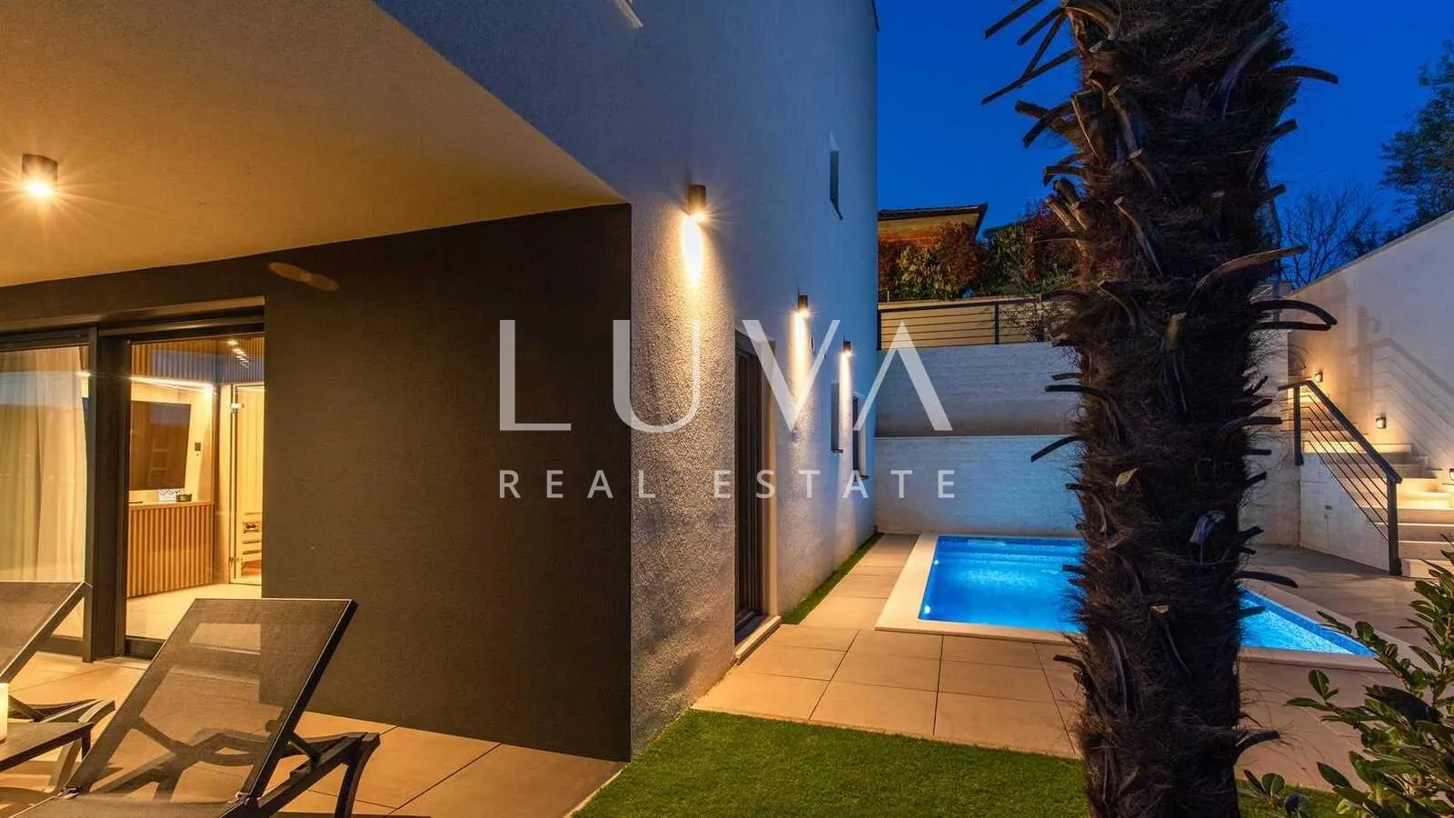 Krk, luksuzan dvoetažan apartman s bazenom i wellnessom na prodaju - cover