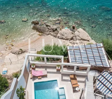 Omiš, Stanići, kuća s bazenom prvi red uz more na prodaju - cover