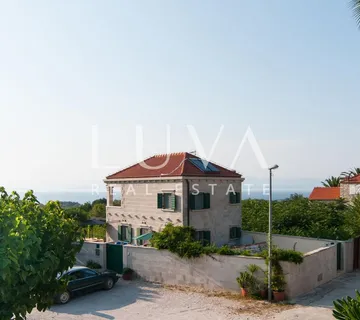 Mirca, Brač, luksuzna kamena kuća s bazenom na prodaju - cover