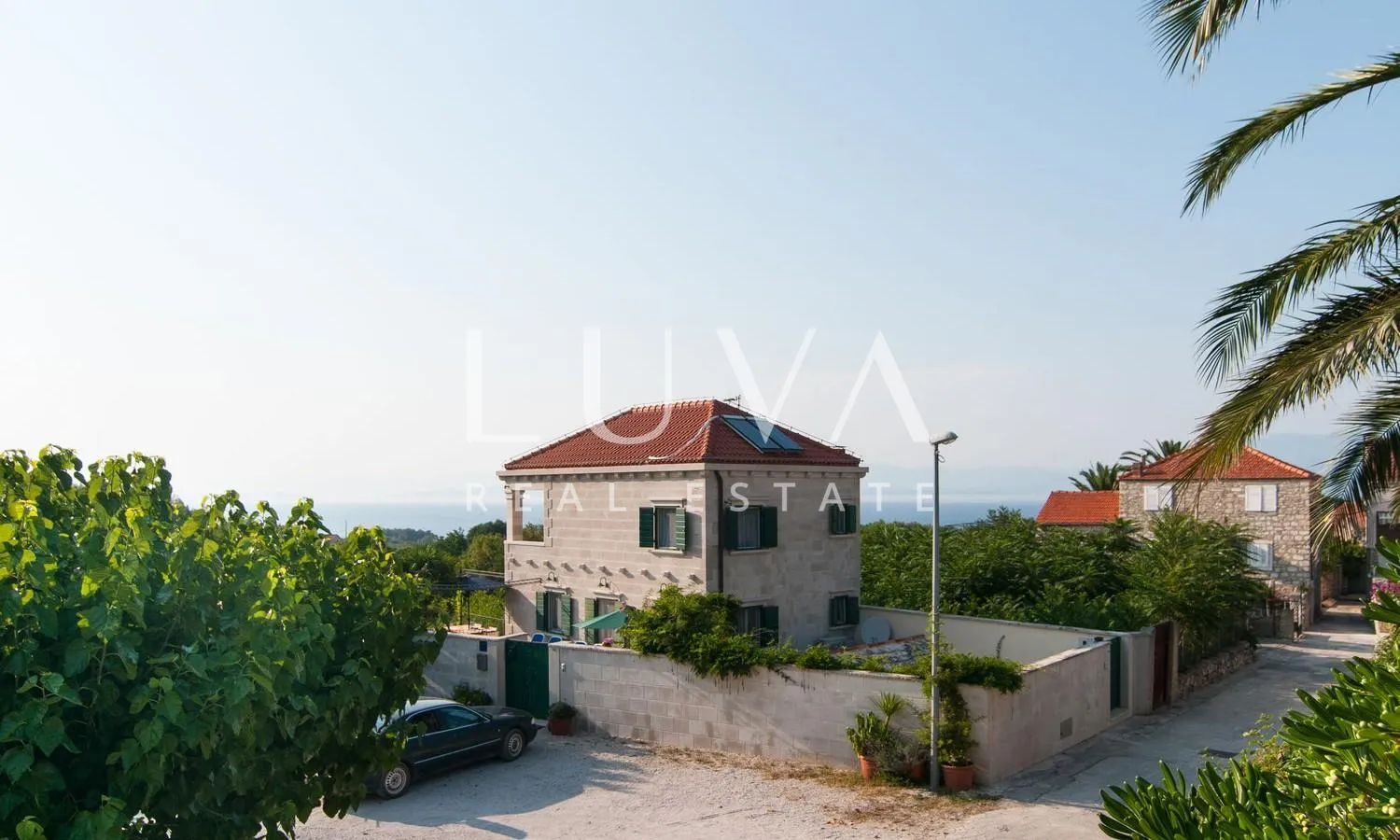 Mirca, Brač, luksuzna kamena kuća s bazenom na prodaju - cover