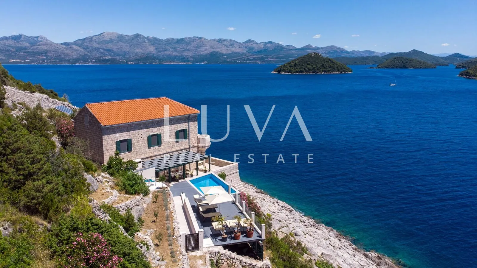 Jedinstvena kuća za odmor na pustom otoku, investicijska prilika - cover