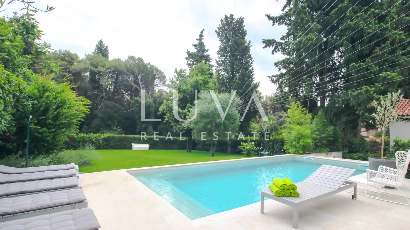 Rovinj, Borik, luksuzna kuća s bazenom blizu mora na prodaju - cover