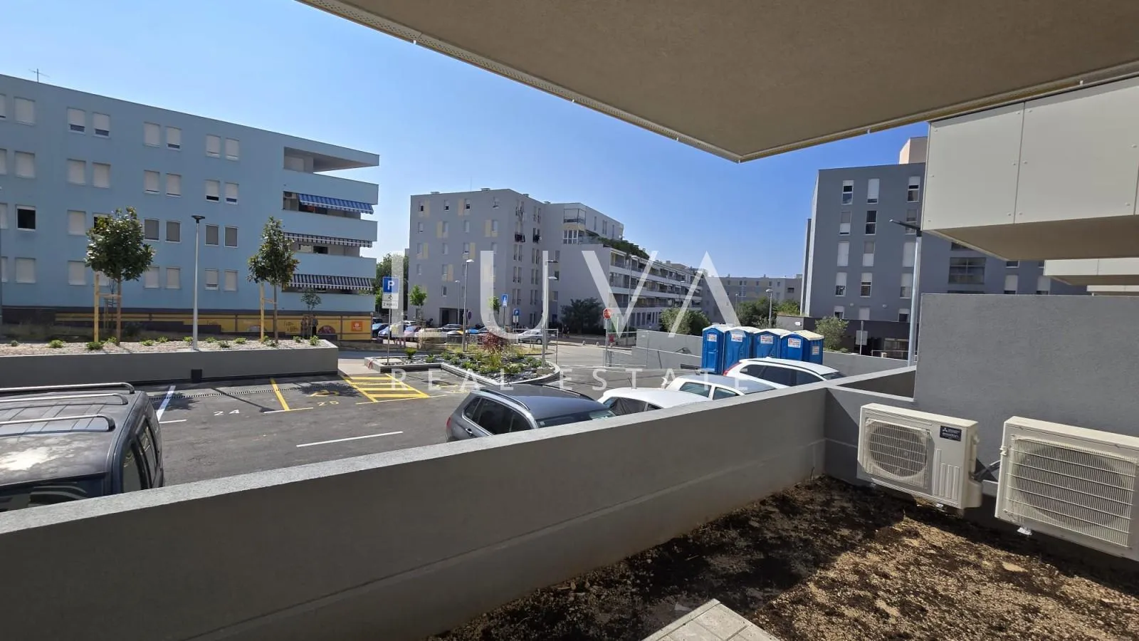 Split, Žnjan, novogradnja, dvoetažan stan 112 m2 + garaža, vrt - cover