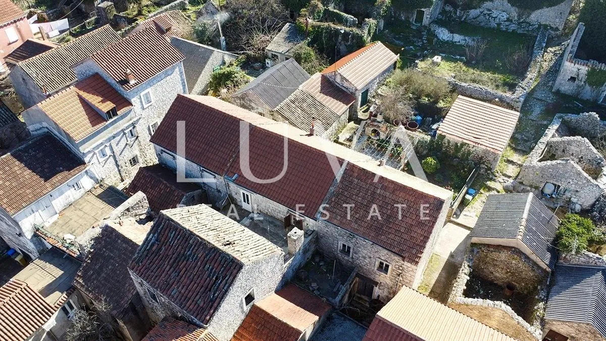 Orebić, Potomje, 3 prostrane kamene kuće za renovaciju na prodaju - cover