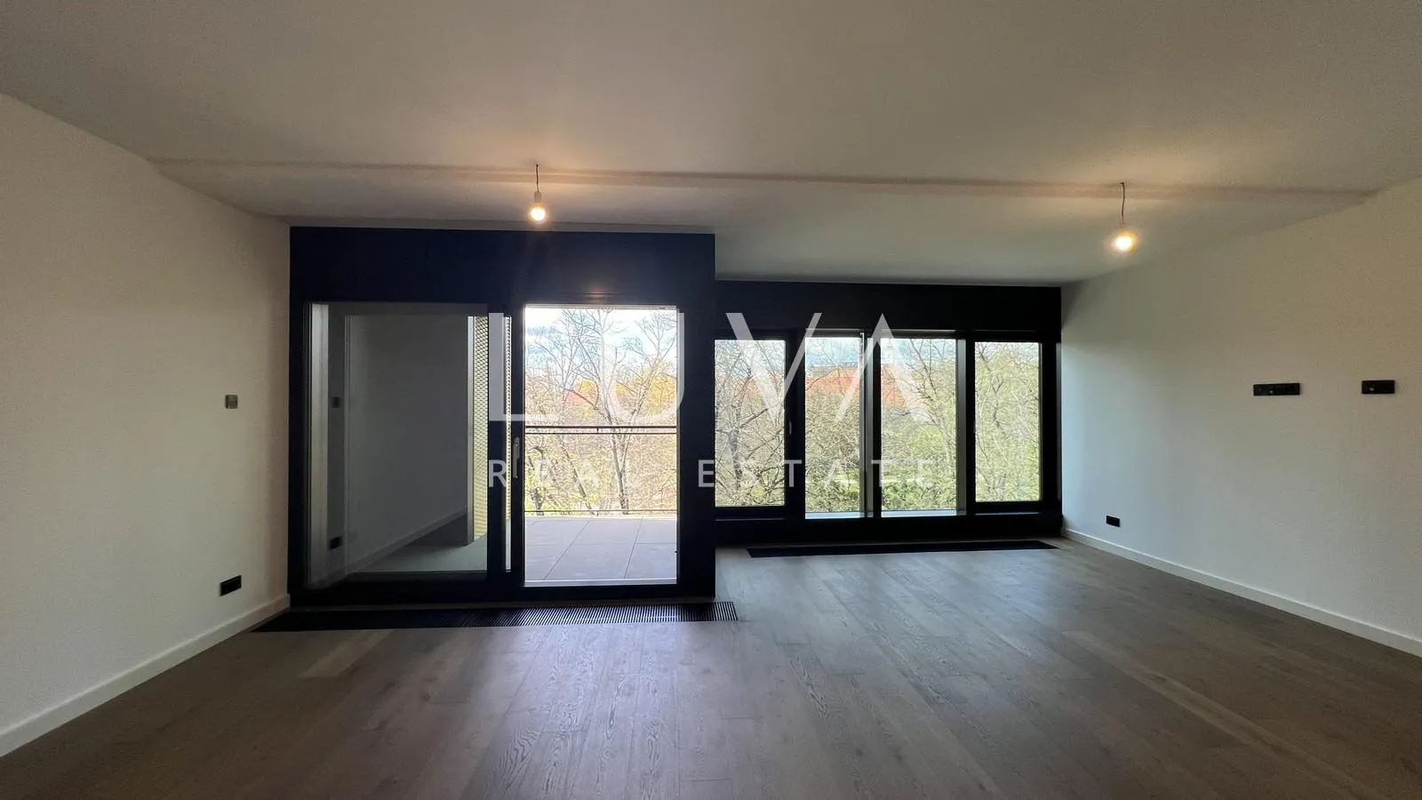 Zagreb, Ribnjak, luksuzan 4-sobni stan na 4. katu 140 m2 na prodaju - cover