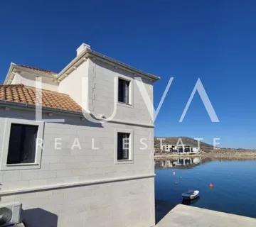 Zadar, Vinjerac, kamena kuća na 3 etaže uz more na prodaju - cover