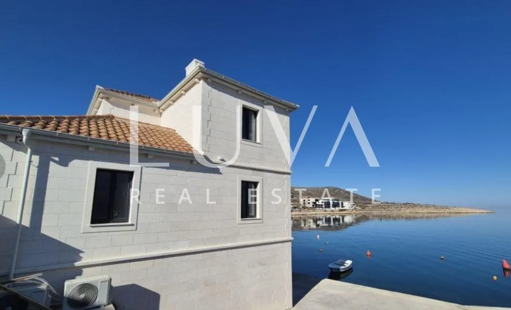 Zadar, Vinjerac, kamena kuća na 3 etaže uz more na prodaju - cover