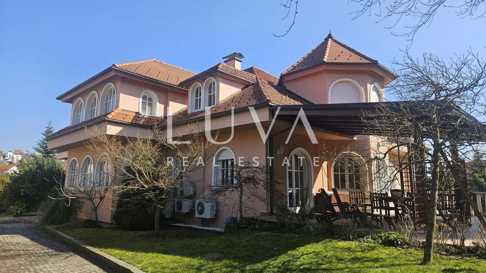 Zagreb, Gračani, luksuzno obiteljsko imanje, vila 810m2 na zemljištu 3.965m2 - cover
