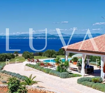 Hvar, Brusje, luksuzna vila s bazenom i pogledom na more na prodaju - cover