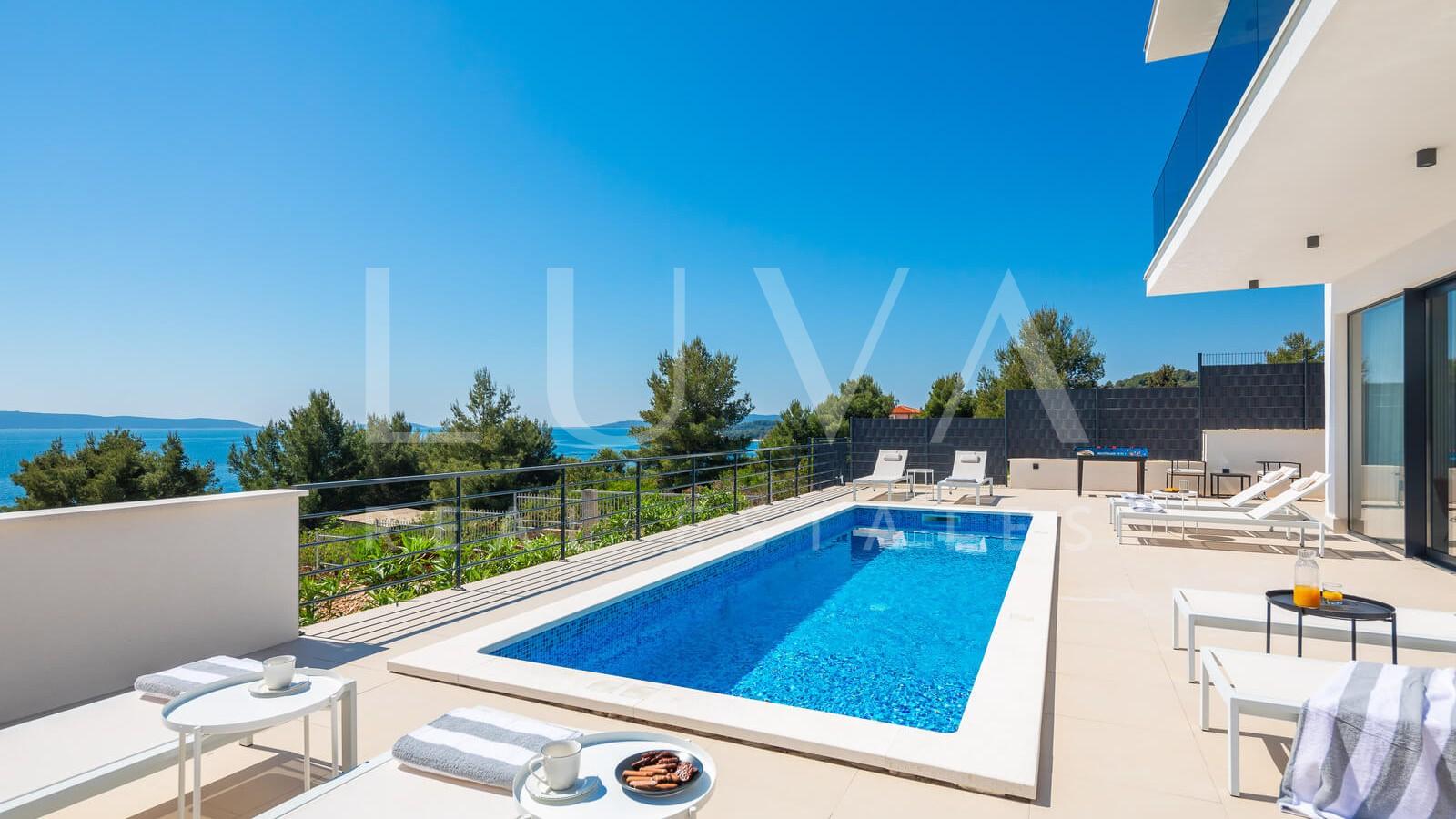 luxury-villa-for-sale-okrug-gornji-Ciovo-dalmatia-croatia-luva-real-estate_2_crop_watermark_1_1718042643