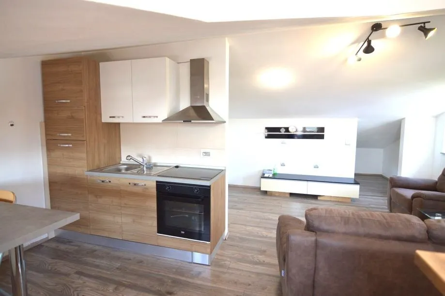 VABRIGA-STAN SA GARAŽOM NA PRODAJI 800 M OD MORA (prodaja) - cover