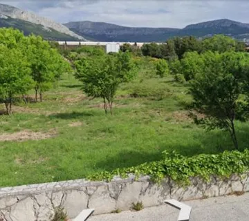 SOLIN JAPIRKO GRAĐEVINSKO ZEMLJIŠTE 3448 M2 D ZONA - cover