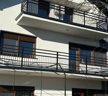 Stan: Zagreb (Ivanja Reka), 197m2, kućni vrt , parking mjesto - cover