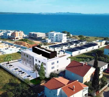 PRIVLAKA- PENTHOUSE U NOVOGRADNJI,KROVNA TERASA POGLED NA MORE - cover