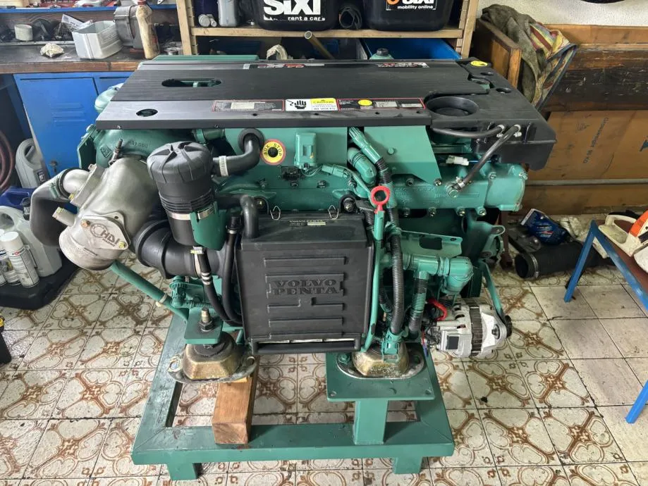 VOLVO PENTA D-4 260 sa ZF kopčom i komplet instalacijom - cover