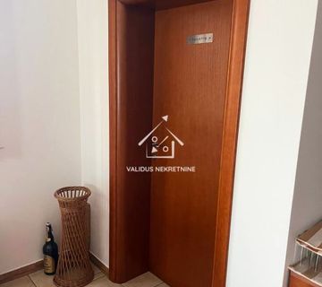 Novalja, Hotel s 12 soba, 2 apartmana i 3-sobnim stanom - cover