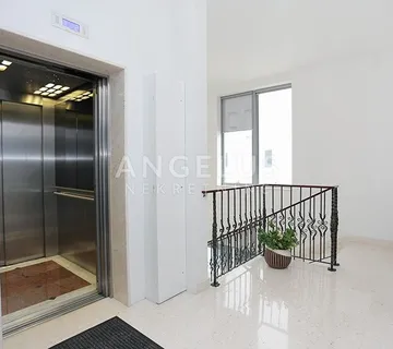 Split, Trstenik - REPREZENTATIVNI poslovni prostori, 64 m2 - cover