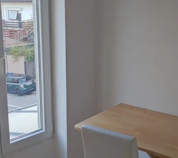 Garsonjera Ilica-Vinogradska stanica tramvaja Trg dr Franje Tuđmana - cover