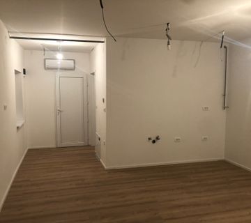 Stan 39 m2 lođa 8m2 i  2 parkinga12,5m2 - cover