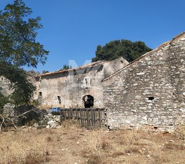 ISTRA - STARO KAMENO IMANJE SA VELIKIM POTENCIJALOM  - cover