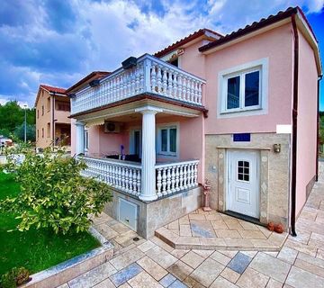 KUĆA FAŽANA S 5 APARTMANA 361 M2, 600M OD MORA - cover