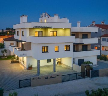 VILA PULA, 5 APARTMANA, 360 M2, 1000M OD ARENE - cover