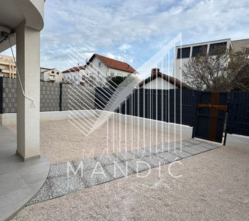 Plovanija – Stan 66 m² s 2 spavaće sobe, lođom, vrtom i 2 parkinga - cover