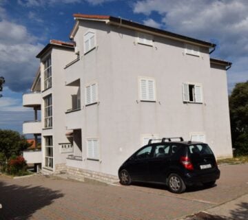 Otok Pag, Kolan-Mandre, Apartman 44,20m2, 1-spavaća soba, 2xparking. - cover