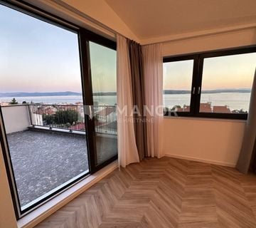 CRIKVENICA - Novogradnja! Vrhunski penthouse, pogled, parking, 250m od mora - cover