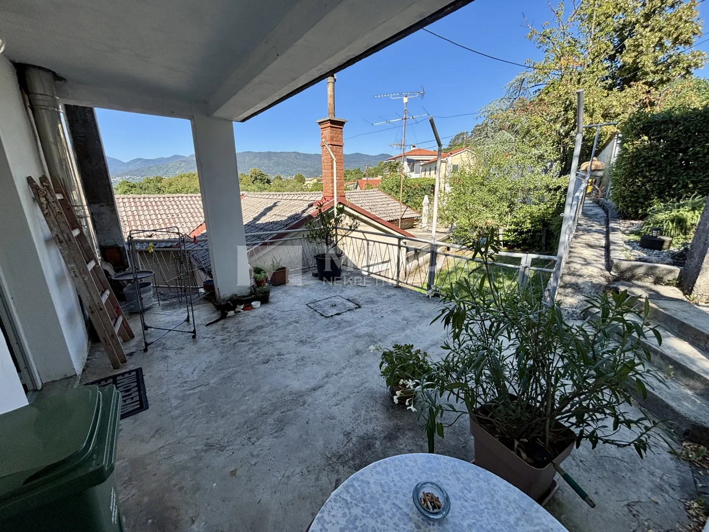 KASTAV, BELIĆI-Prizemnica 60 m2 s garažom i dvorištem - cover
