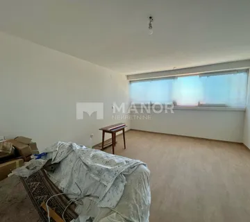RIJEKA, KRNJEVO - Adaptirana garsonijera, pogled na more - cover
