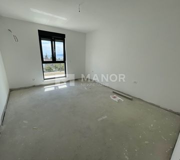 MATULJI, CENTAR - 3S+DB stan s parkingom i okućnicom, novogradnja - cover